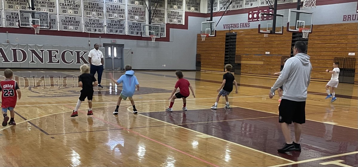 AACO Basketball Coaching Clinic was a success! 🏀Thanks to our amazing volunteer high school coaches Jeff Starr, Ciarra Lucas, Catherine Harmon, Jon Mason, and Marcus Johnson for sharing their expertise with our youth coaches! We appreciate your dedication to community sports! 👏