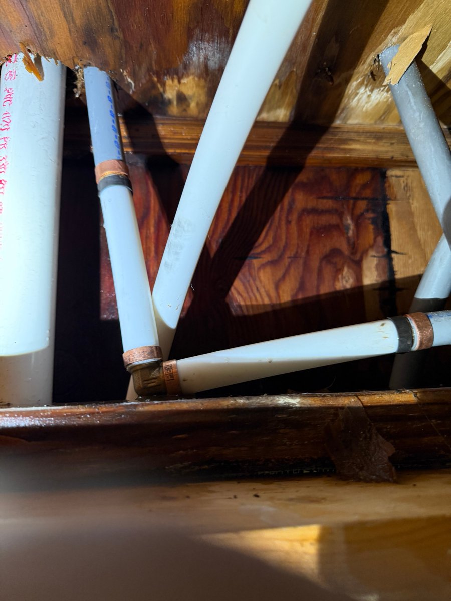 Alldayplumber's tweet image. If you have old, leaky polybutylene pipes, don&apos;t ignore them. Our team at All Day Plumbing is trained to handle these leaks. alldayplumbinginc.com 
 #LeakDetection #AllDayPlumbing #Plumbing