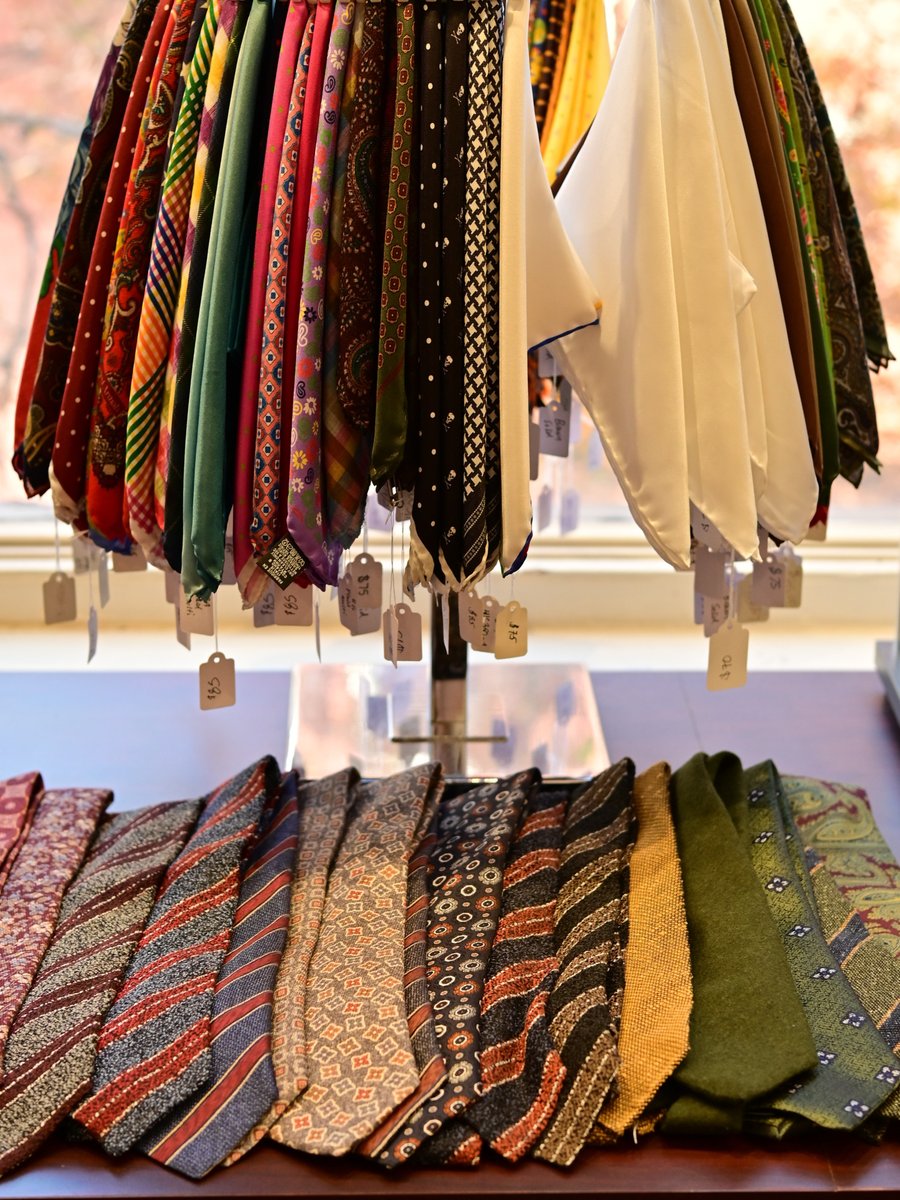 henrydavidsen's tweet image. Luxury doesn&apos;t have to be out of reach. Reimagine your style. Compliments guaranteed.

--

#customclothes #customsuit #mensfashion