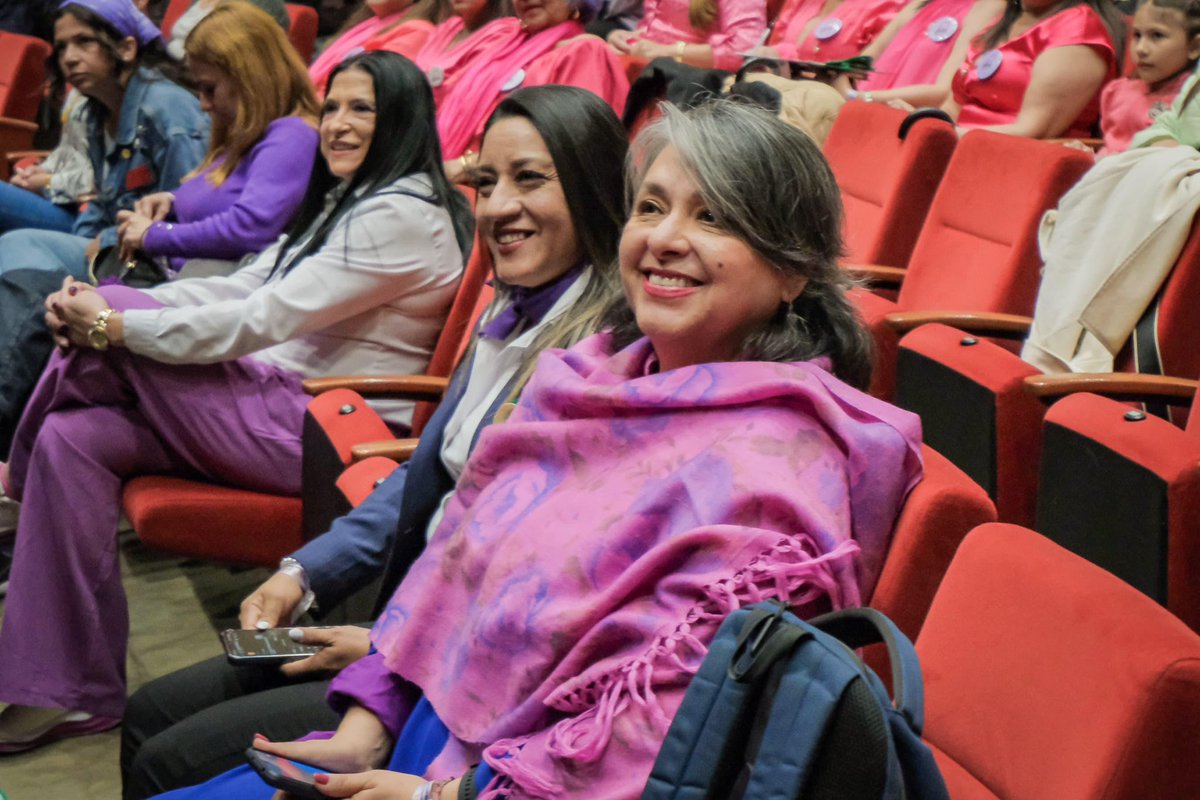 #AEstaHora| En el marco del #25N ✊🏻💜, Día Internacional para la Eliminación de las Violencias contra las Mujeres, el alcalde de Tunja, <a href="/ElRusoAlcalde/">Mikhail Krasnov (El Profe)</a>, lideró una instalación simbólica que da inicio a nuestras acciones de reflexión, memoria y compromiso.
