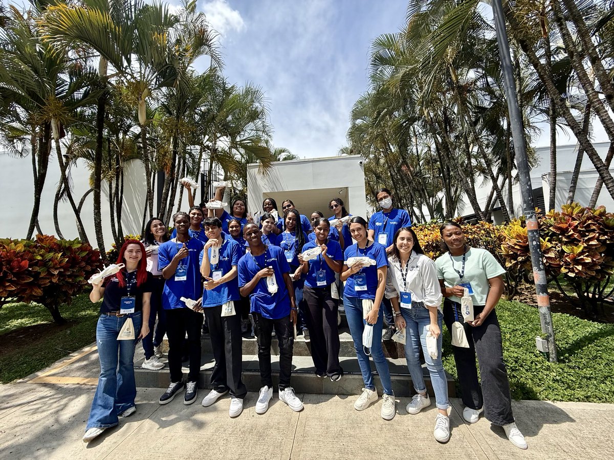 ANDIValleDCauca's tweet photo. ¡Seguimos construyendo confianza en la región🙌🏻! En el último mes, visitamos empresas líderes como @Incauca, @TQconfiable y @Bco_Occidente con jóvenes de @ValleCompromiso. Gracias por abrirnos las puertas y sumarse a nuestra estrategia de visitas empresariales ANDI. #MásPa��s https://t.co/Yi3mSop0Xh