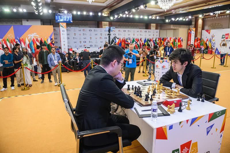 ECUonline's tweet image. The second game of the FIDE World Cup Finals wrapped up today, and the Winner of the event will be determined in the Tiebreaks! #FIDEWorldCup2025 #chess

🏆The final match between GM Wei Yi 🇨🇳 and GM Javokhir Sindarov 🇺🇿 is still tied after two draws in classical games and the…