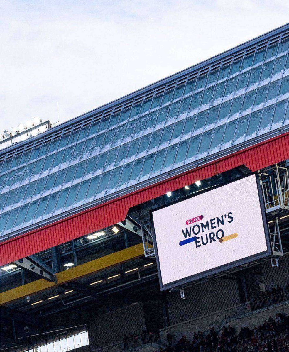 Rote_Teufel_X's tweet photo. Am vergangenen Wochenende haben wir auch am #Betze die Chance genutzt, die Bewerbung des DFB für die Europameisterschaft der Frauen zu unterstützen: Gemeinsam für die Frauen-EM 2029 in Deutschland. #togetherwerise #we29 https://t.co/FAWjThnCIl