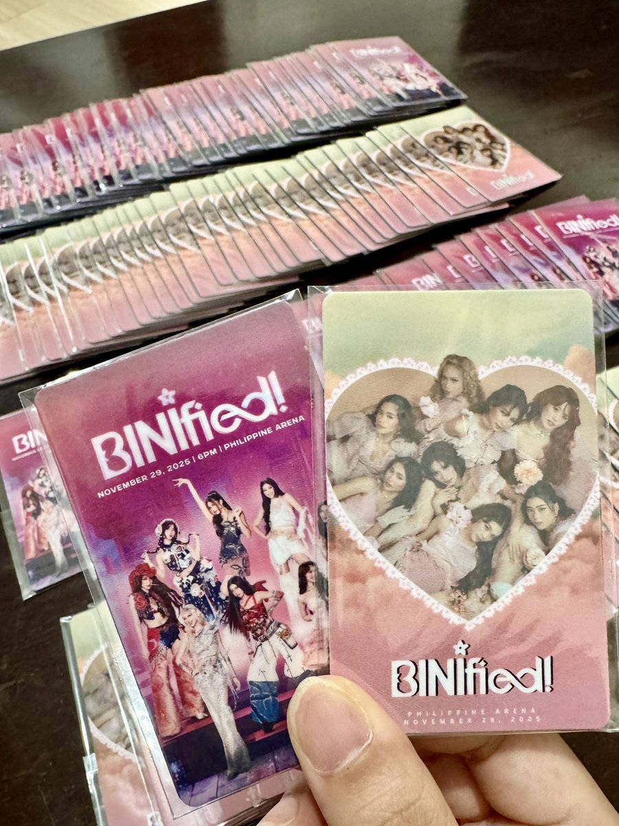 stakuluna's tweet image. ✨ FREEBIE ALERT! ✨

Fan support by: @yoursapphicgirl , @desorthat , @naurdrey , and meee💖

🎁 OT8 Ref Magnets 
🎀 BINIfied Wristband (Black/Pink)

Let’s all get BINIFIED! 🫶🏻
📌 Strictly 1:1 
📍 Time &amp;amp; Loc: TBA (depende sa oras ng dating sa arena) 
🤝 On-the-spot trades are…