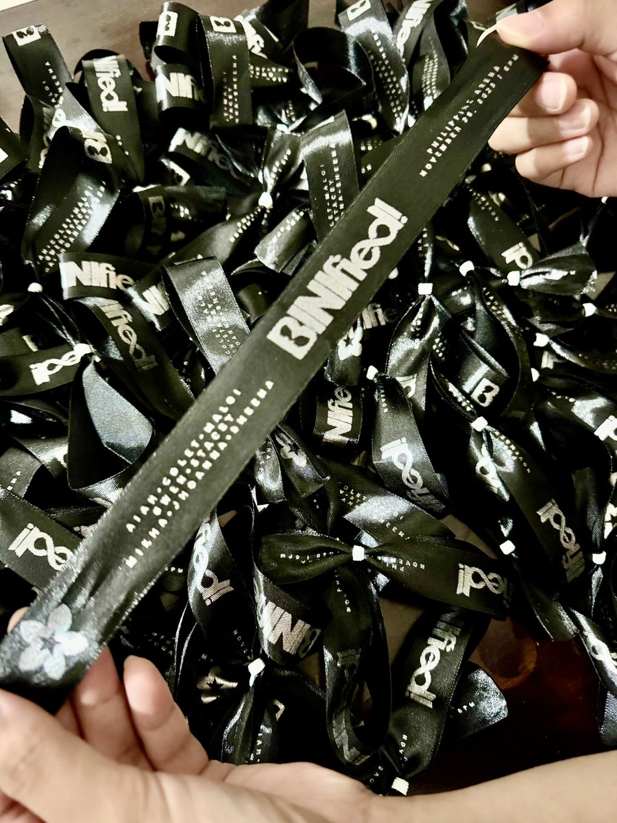 stakuluna's tweet image. ✨ FREEBIE ALERT! ✨

Fan support by: @yoursapphicgirl , @desorthat , @naurdrey , and meee💖

🎁 OT8 Ref Magnets 
🎀 BINIfied Wristband (Black/Pink)

Let’s all get BINIFIED! 🫶🏻
📌 Strictly 1:1 
📍 Time &amp;amp; Loc: TBA (depende sa oras ng dating sa arena) 
🤝 On-the-spot trades are…