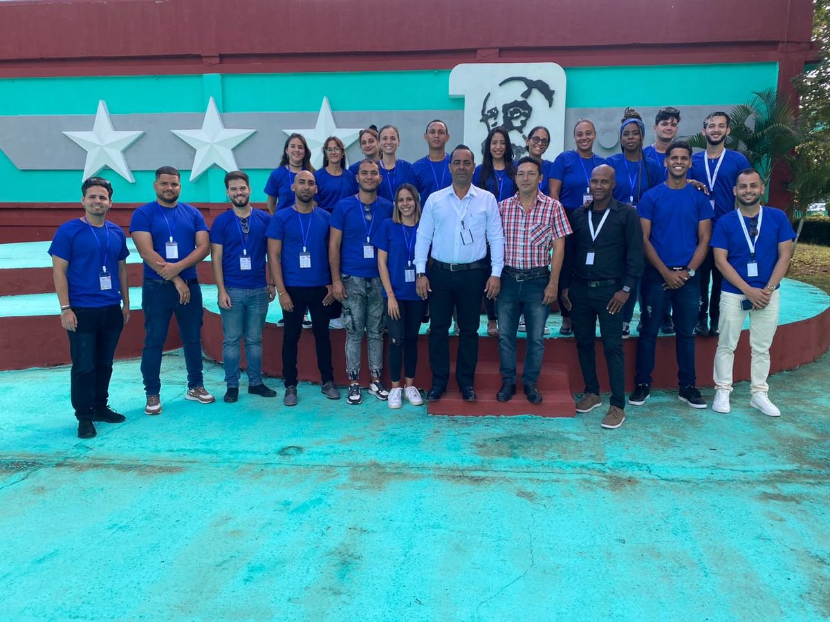 Las jóvenes docentes- investigadoras Claudia Romay y Thalía Hernández, de las fac. de #CienciasSociales y #Electromecánica, respectivamente, representan a la #UCCuba en el III Encuentro Nacional de #JóvenesInvestigadores del #MES "Dr. C José Luis García Cuevas".