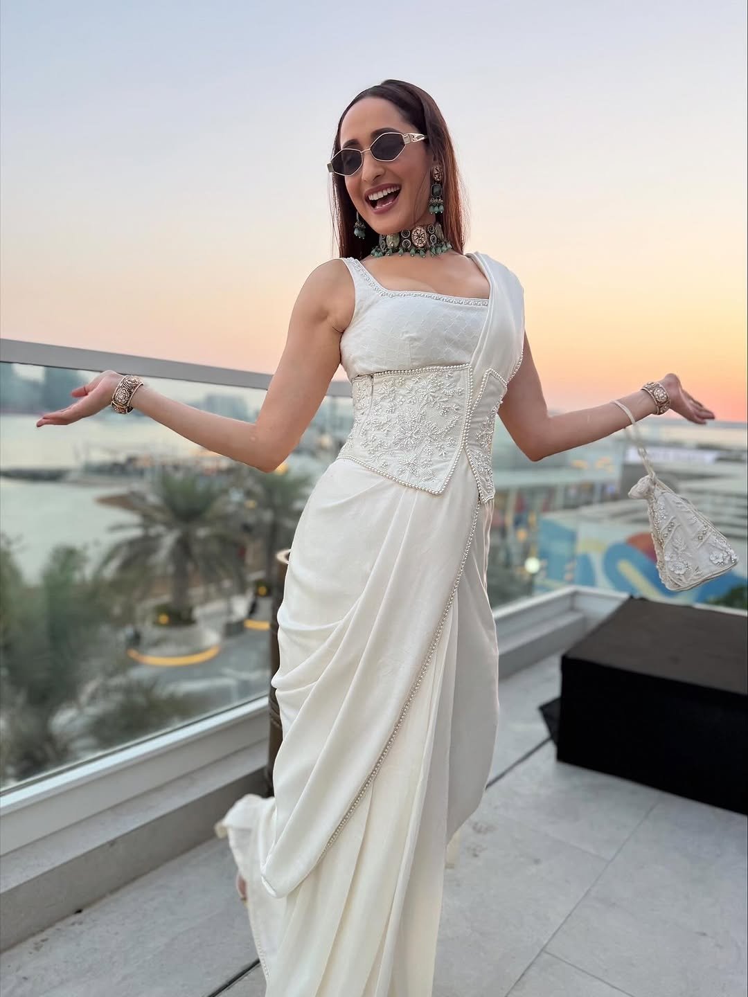 G6nHNmbbwAEACJG?format=jpg&name=large