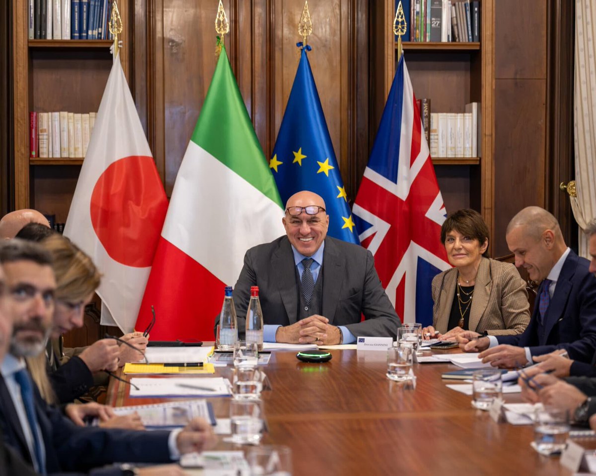 MinisteroDifesa's tweet image. &quot;Importante colloquio in videoconferenza con colleghi del Giappone @shinjirokoiz e del Regno Unito @JohnHealey_MP. Focus su Global Combat Air Programme (#GCAP), programma aerospaziale, internazionale di 6^ generazione, fondamentale per generare capacità innovative, anche non…