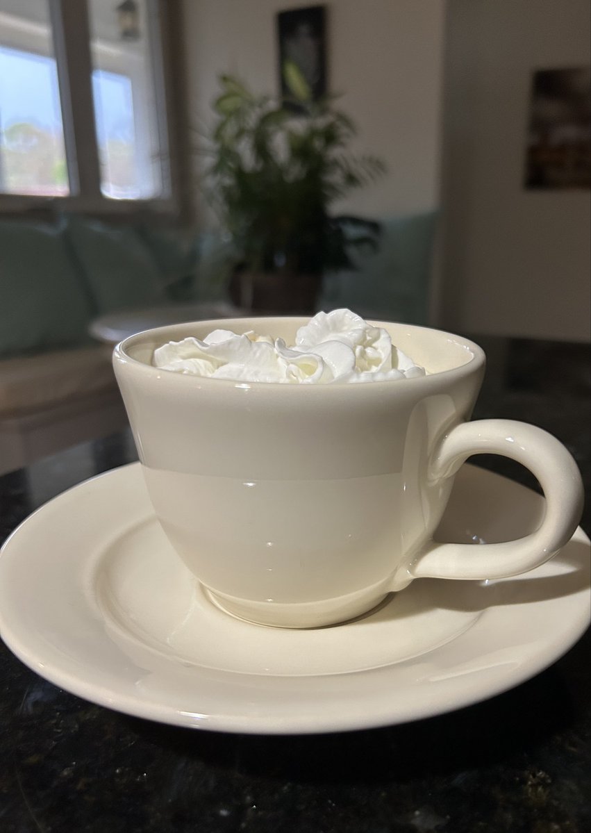 JaggardTech's tweet image. 💕 Rainy days with a cup of Java and a good book!