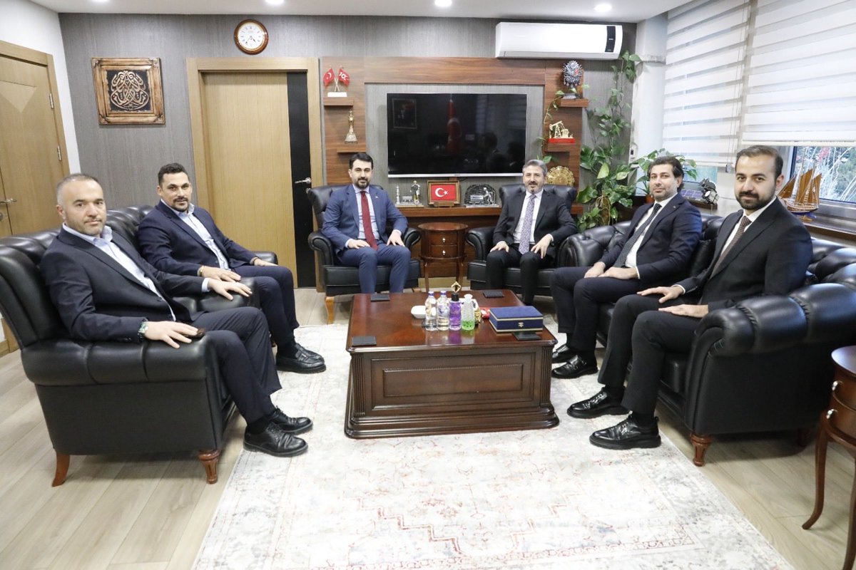 İlçe Başkanımız Sn. Muhammed Baran KARADUMAN ve beraberindeki heyet, Çalışma ve Sosyal Güvenlik Bakan Yardımcımız Sayın Ahmet AYDIN’ı ziyaret etti.

Nazik kabulleri ve misafirperverlikleri için Sn. Bakan Yardımcımıza teşekkür ediyoruz.

<a href="/hakanhanozcan/">Hakan Han ÖZCAN 🇹🇷</a> <a href="/KaradumanBaran/">Muhammed Baran KARADUMAN</a> 
<a href="/Akparti/">AK Parti</a>