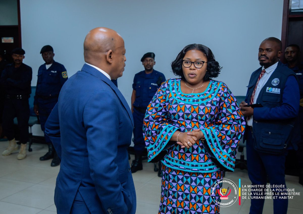 Son Excellence Angele Bangasa a pris part à la réunion présidée par Le Minetat À. Gisaro ce lundi 24 novembre 2025 . 
Bientôt un plan d’urgence pour assainir Kinshasa sera présenté à la Haute Hiérarchie !