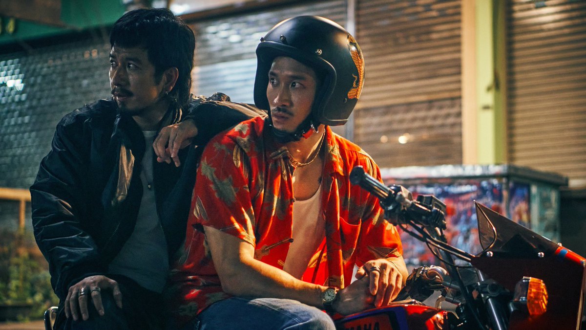 nhamtoeirama's tweet photo. #มือปืน #TheLastShot
พุฒิพงษ์ นาคทอง พาผู้ชมไปสำรวจโลกด้านมืดอีกใบ ที่คราวนี้มาในท่าทีที่แมสขึ้น การเล่าเรื่องและบทที่มอบความเป็นมนุษย์มากยิ่งขึ้น ภาษาภาพที่คมยิ่งกว่าเดิม  พร้อมกับเสน่ห์ที่คุ้นเคยอย่างทีมนักแสดงที่แข็งแรง แม้ไม่เต็มอิ่มเท่าไหร่นัก แต่ยังคงความประทับใจ
#movietwit https://t.co/QbNsOJitD9