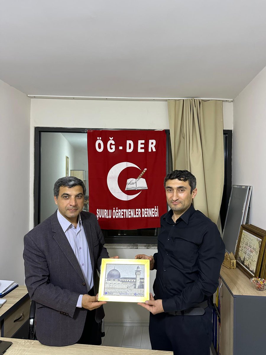 🌐24 Kasım Öğretmenler Günü dolayısıyla, AGD Antalya Şube Başkanımız Sefa Koçak ve yönetim kurulu üyelerimizle birlikte, Şuurlu Öğretmenler Derneği Antalya Şube Başkanı Mehmet Ali Ak ve değerli yönetimini ziyaret ettik. Hoş sohbetleri için kendilerine teşekkür ederiz.🤝