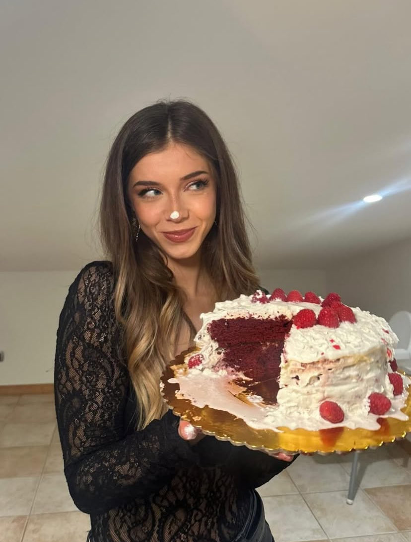 SdrogoPazzo's tweet image. è la donna più bella del pianeta