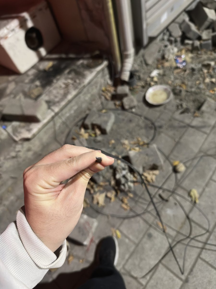 Bütün İstanbul’un internetinin neden kesildiğinin kaynağını buldum. Bunu kendi imkânlarımızla montaj edersek çözülebilir diye düşünüyorum. Titizlikle sorun çözecek ekip arıyorum.