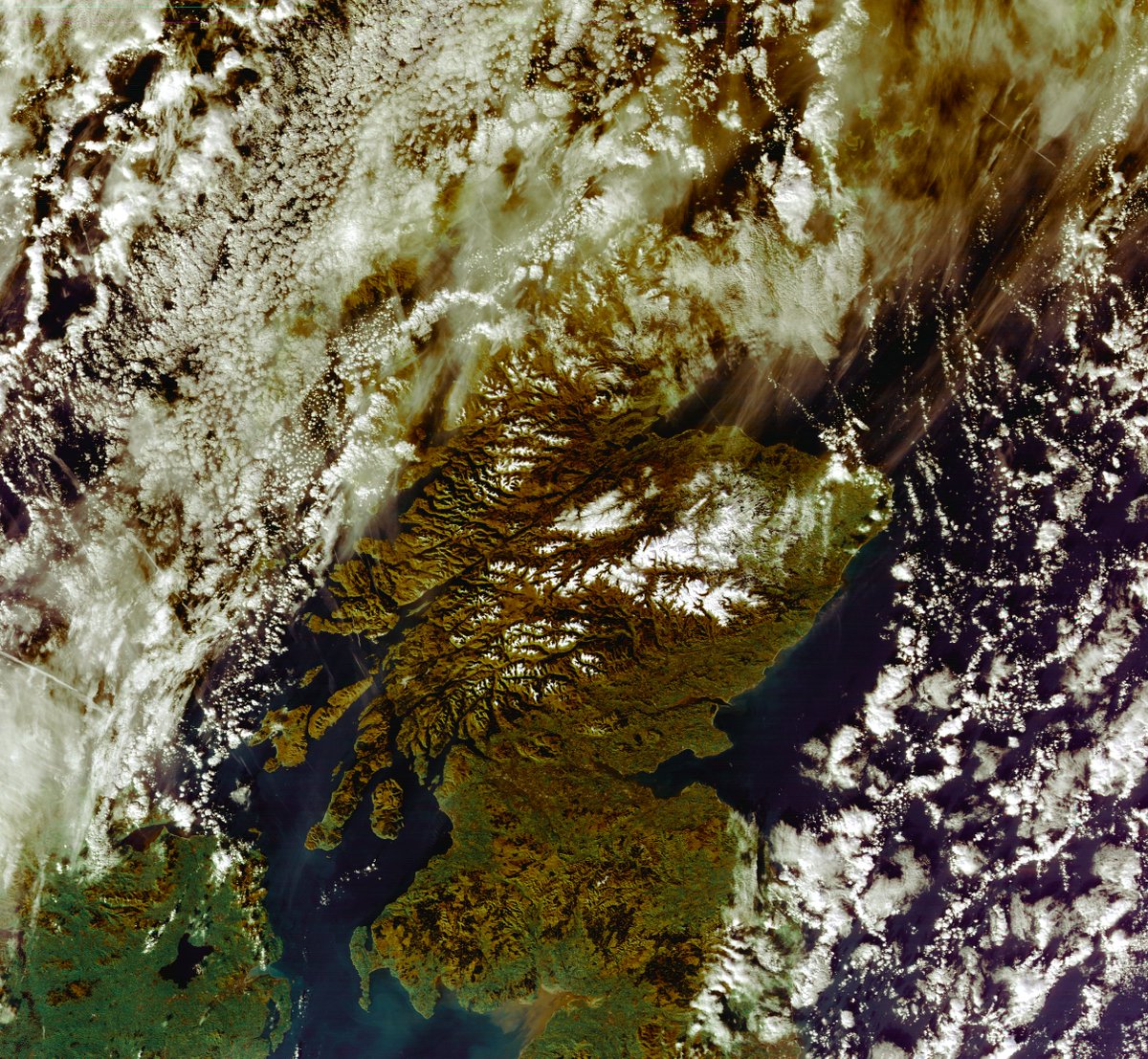 From FengYun 3H @ 12:59 UTC: 3 different crops of Scotland/Ireland : false colour, colour infrared and true colour.