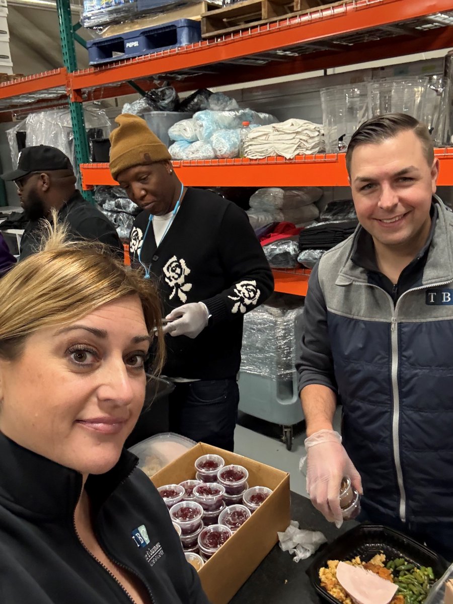 TBC_CPAs's tweet image. Last week, our team rolled up our sleeves and partnered with the @FoodBankNENY to help package prepared meals for families in our community. It was an incredible experience to come together, volunteer, and make sure more people can enjoy a delicious Thanksgiving meal.