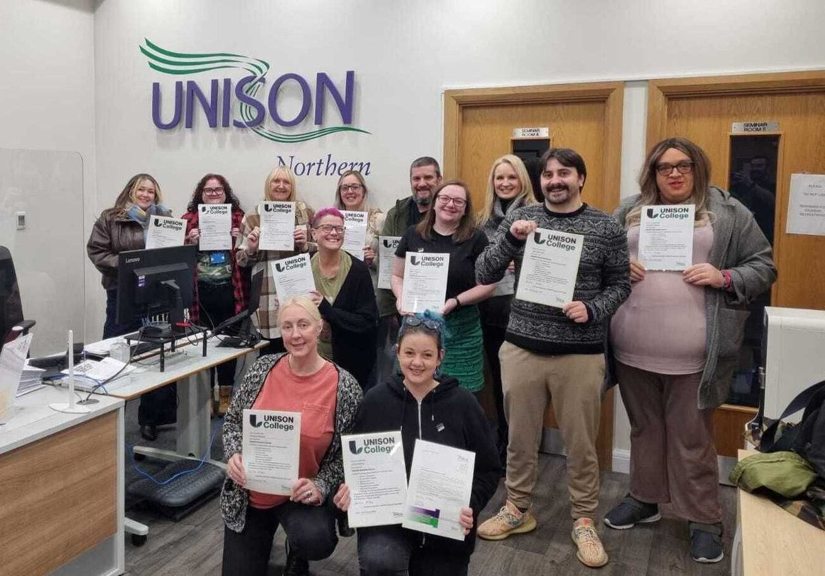 NorthernUNISON's tweet image. #TeamUNISON just got a little bit bigger. 💜 💚 

Congratulations to the brand new, now fully trained reps working in local government, energy and health!  ✊ 

If you want to get involved in UNISON get in touch! 👇 
buff.ly/GUAMQ9N