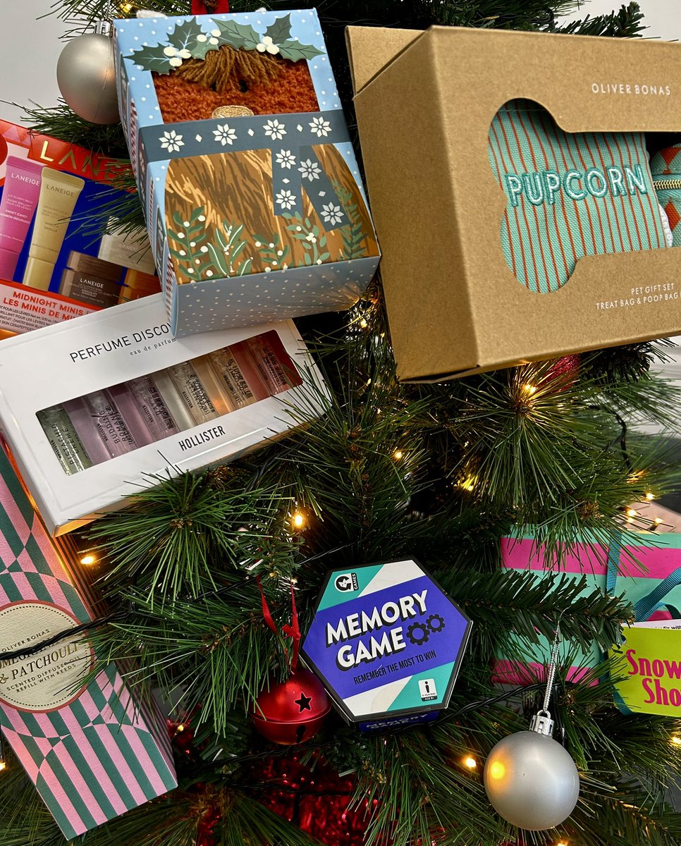 Get ahead on your Christmas shopping and WIN all of these gifts under the tree 🎄

There's only one month to go and to celebrate, we're giving you the chance to WIN all of these treats🎁

To find out how to enter, visit our Facebook or Instagram page. 

#Princesshay #Exeter