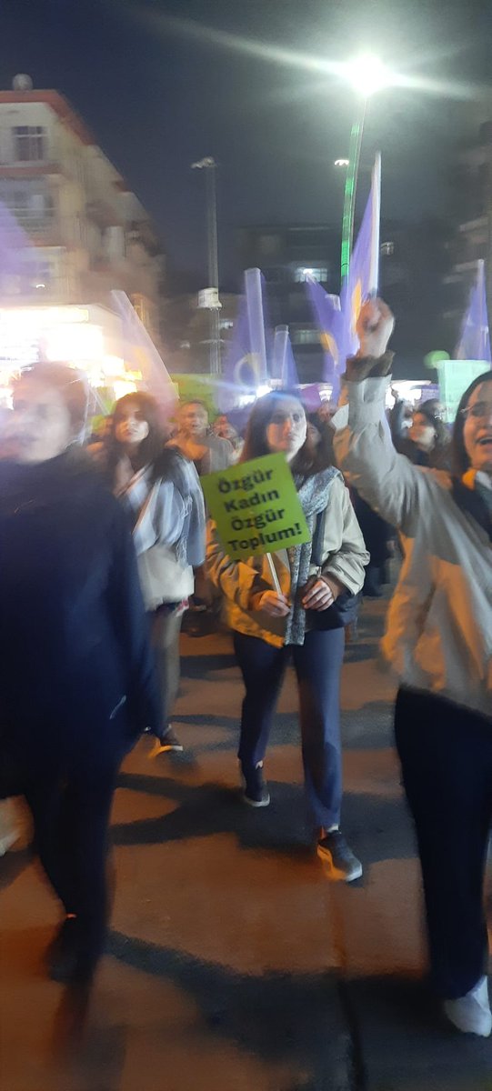 📍Amed

25 Kasım Kadına Yönelik Şiddete Karşı Uluslararası Mücadele Gününde, “Kadınlara yönelik fiziksel, cinsel, ekonomik, psikolojik şiddete son!” başlıklı bildirimizi, Ofis semtinde ve Sanat Sokağı'nda dağıtımını yaptık.