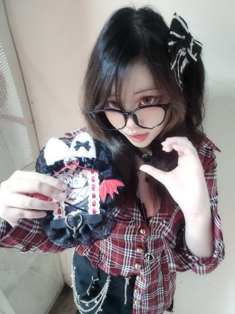 ruellykewl's tweet photo. icon vs user 😝 https://t.co/FmdQ29SJjo