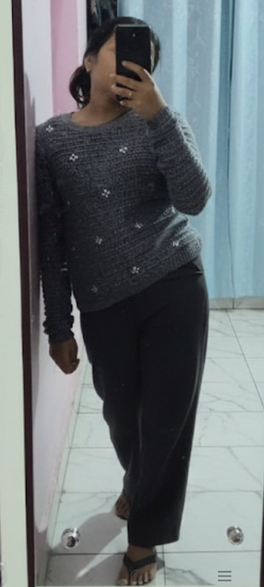 Himanirajput_hs's tweet image. जिसके हजारों चाहने वाले हो,
किसी एक को क्या याद करे सही है ना।
इसलिए तुमको मैं याद नहीं आती।