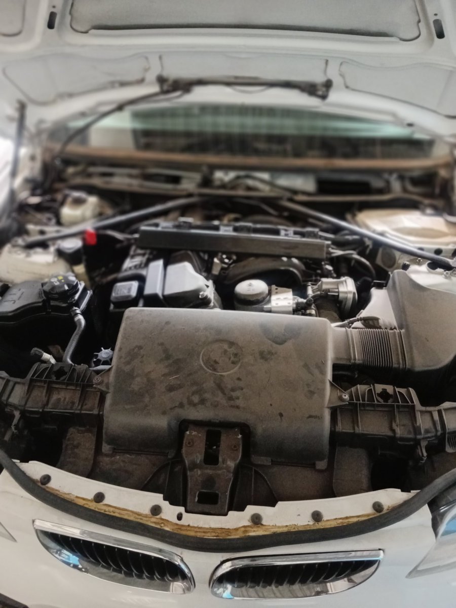 chillizee's tweet image. BMW 118i overheated and mixed oil with water