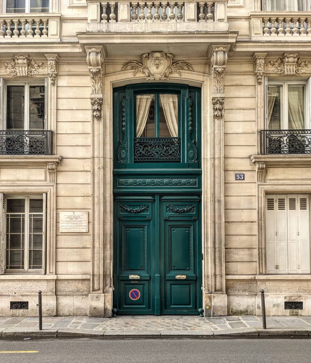 Parisianaes1's tweet photo. Behind this Haussmann door, the 19th century still refuses to leave

Eternal elegance https://t.co/jTz21hcD90