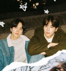 좋다... 할머니의 첫사랑 사진처럼 보이는 밀빵