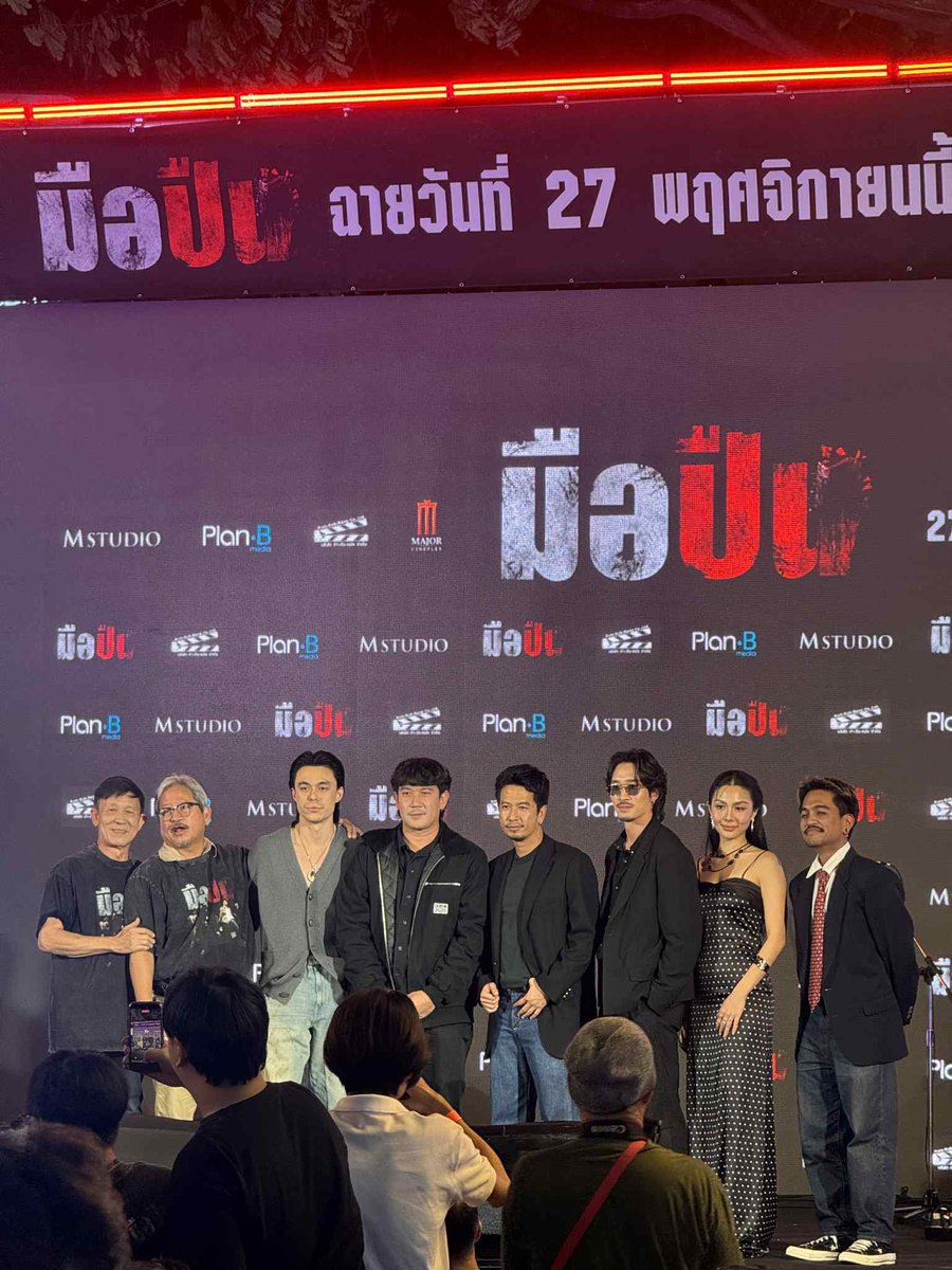 myaddictmovies's tweet photo. #มือปืน ผลงานเค้น Emotional แบบคลั่งๆ ผ่านการแสดงสุดตึงทั้งรุ่นท็อปแห่งยุค และรุ่นเก๋าตัวพ่อ สาดอารมณ์ประชันกันดุเดือด ทำให้เส้นเรื่องที่แสนธรรมดา ดูมีอะไรที่ดึงดูดขึ้นมาอย่างชัดเจน การเล่าก็ยังมีชั้นเชิง แต่ส่วนตัวอินผลงานวัยหนุ่ม 2544 ของผกก.มากกว่า ปมเข้ม เล่า Deep จนเราจำแม่น https://t.co/kQrBlelsPZ
