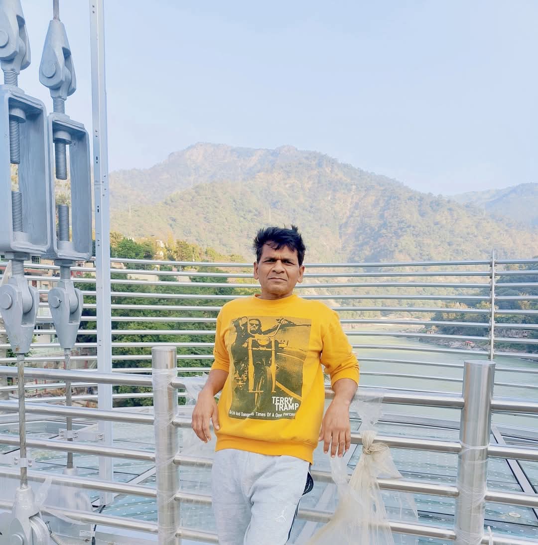 #Bajrangsetu is soon going to become famous in Rishikesh. In place of the old Lakshman Jhula over the Ganga River, a brand-new modern suspension bridge is being built .
The most exciting feature of this bridge is the 1.5-meter-wide glass walkways on both sides .

#rishikesh