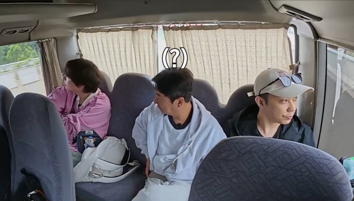 mallangkyu_0203's tweet image. 아무도 카메라를 안보지만 어디서 시선이 느껴지면…