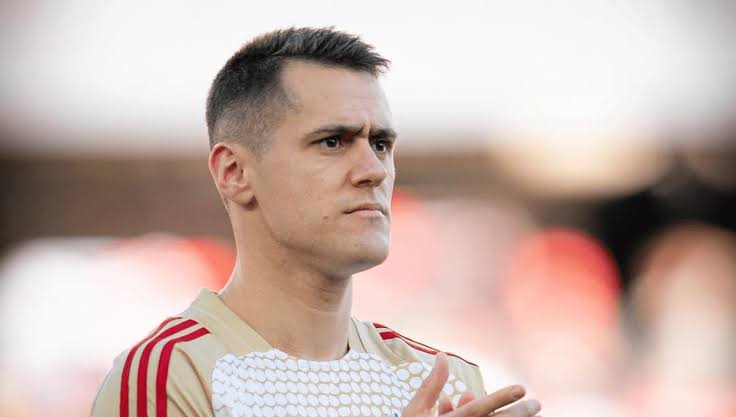 solofichajes123's tweet image. Vía libre para la salida de Urko Izeta del @AthleticClub en enero. Publica @marca que la única condición que pone es que el equipo al que vaya cedido se haga cargo de la parte proporcional de la ficha que resta hasta la conclusión del campeonato

▪️Casi toda la #SegundaDivision…