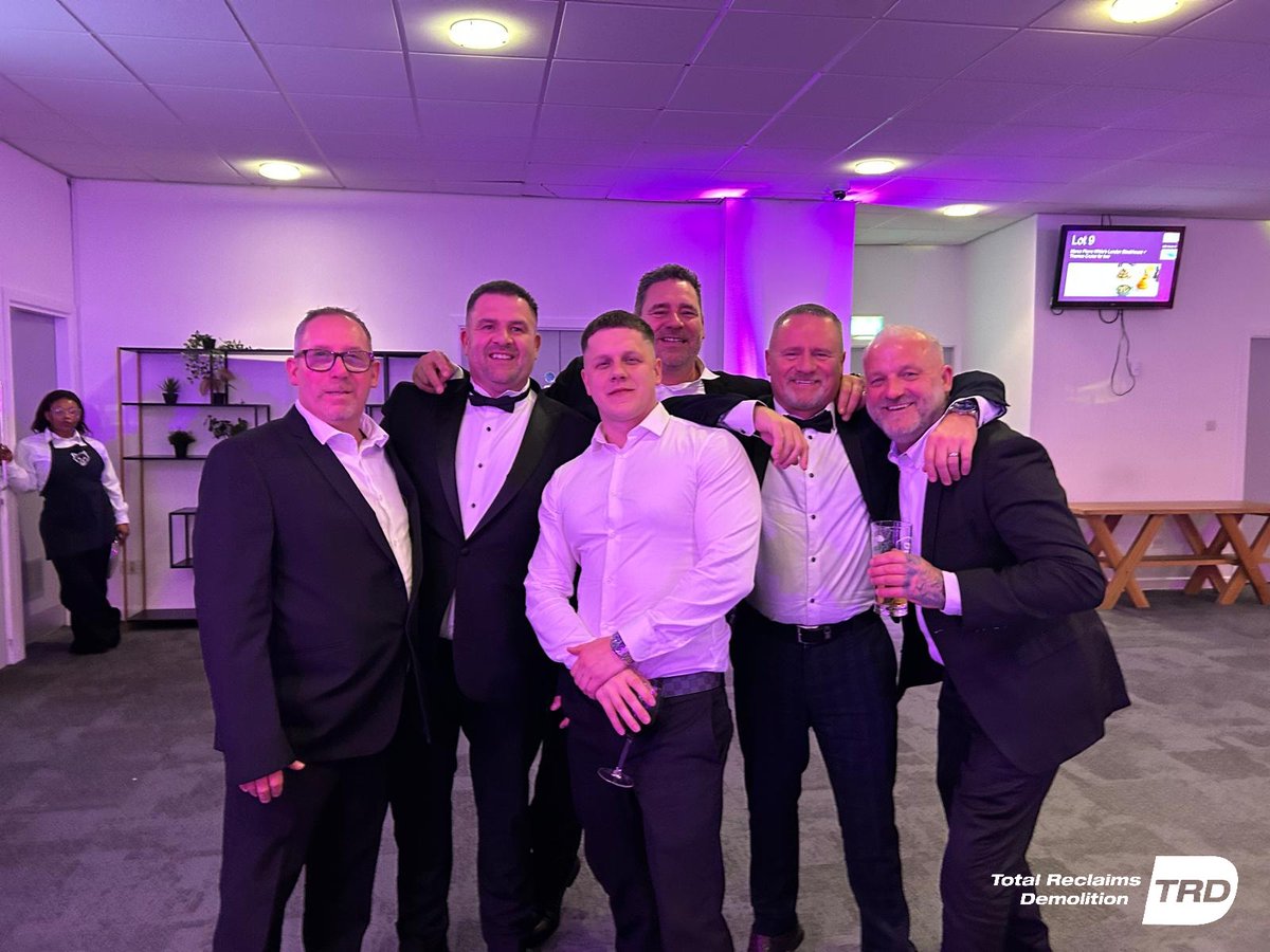 TotalReclaims's tweet photo. Last week, our team attended the Vistry Group Charity Ball in support of @CR_UK.
 
It was a fantastic evening. Great company, great cause, &amp; funds raised for vital research. 💚
 
A huge thank you to Vistry Group for hosting a brilliant event. 
 
#TRDTeam #CharityBall #VistryGroup https://t.co/HAEAbVi2LO