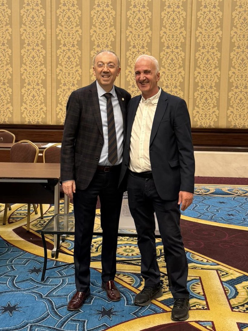 40 yıllık yol arkadaşlığı…
Artık meslek için umut olma zamanı, yolun açık olsun İrfan’cığım.