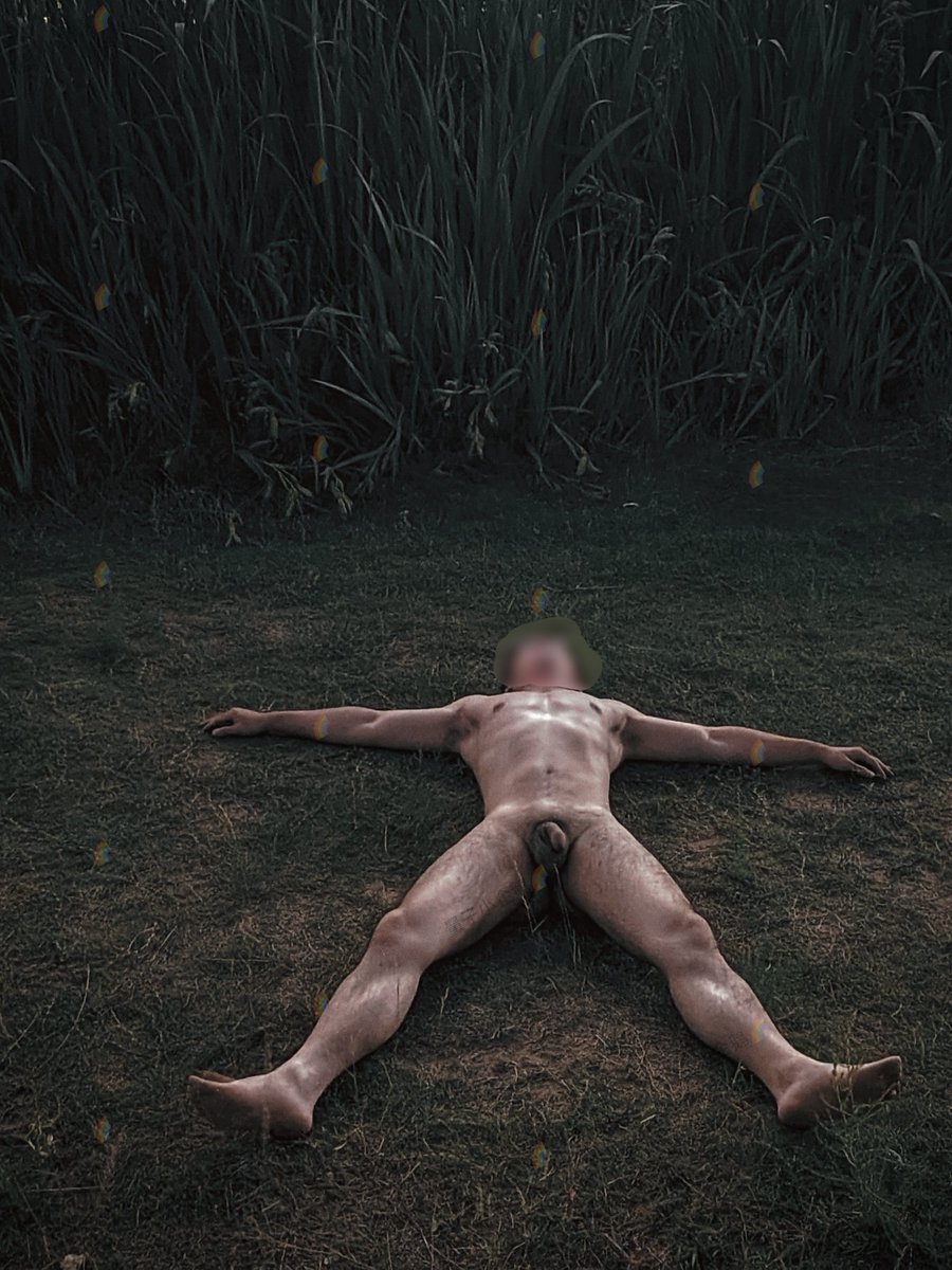 小米的夜景模式太牛逼，以至于分不出来这是白天还是晚上。而且这张照片，有点像无头男尸🌚🌚🌚  
#天体 #野裸 #暴露