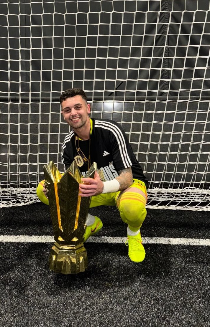 Eres un porterazo <a href="/NofuentesVictor/">victor nofuentes</a> y así lo has demostrado siempre que has tenido la ocasión. Tu voltereta después de marcar el gol de la victoria en España nunca la olvidaremos. Te lo mereces mucho, disfruta mucho de esto y a seguir y a por más 🐷❤️🫶