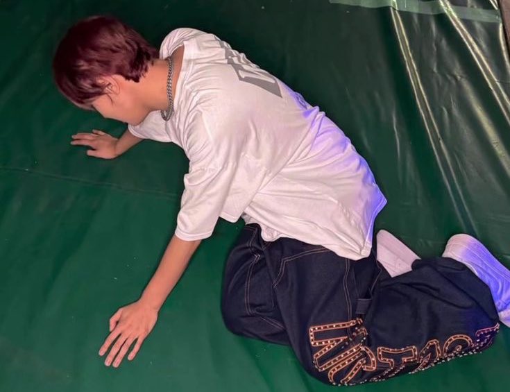 krystearss's tweet image. whats he going through