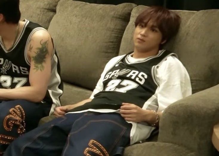 krystearss's tweet image. whats he going through