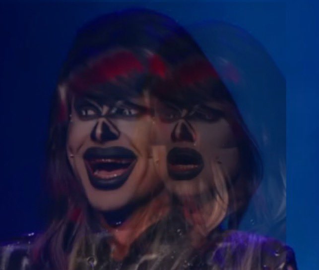 BlazesAccount's tweet photo. She may of fell through the floor but Cynthia undeniably was a huge reason this season was so good, she’ll forever be an icon #Dragula https://t.co/6oONeCS5K5