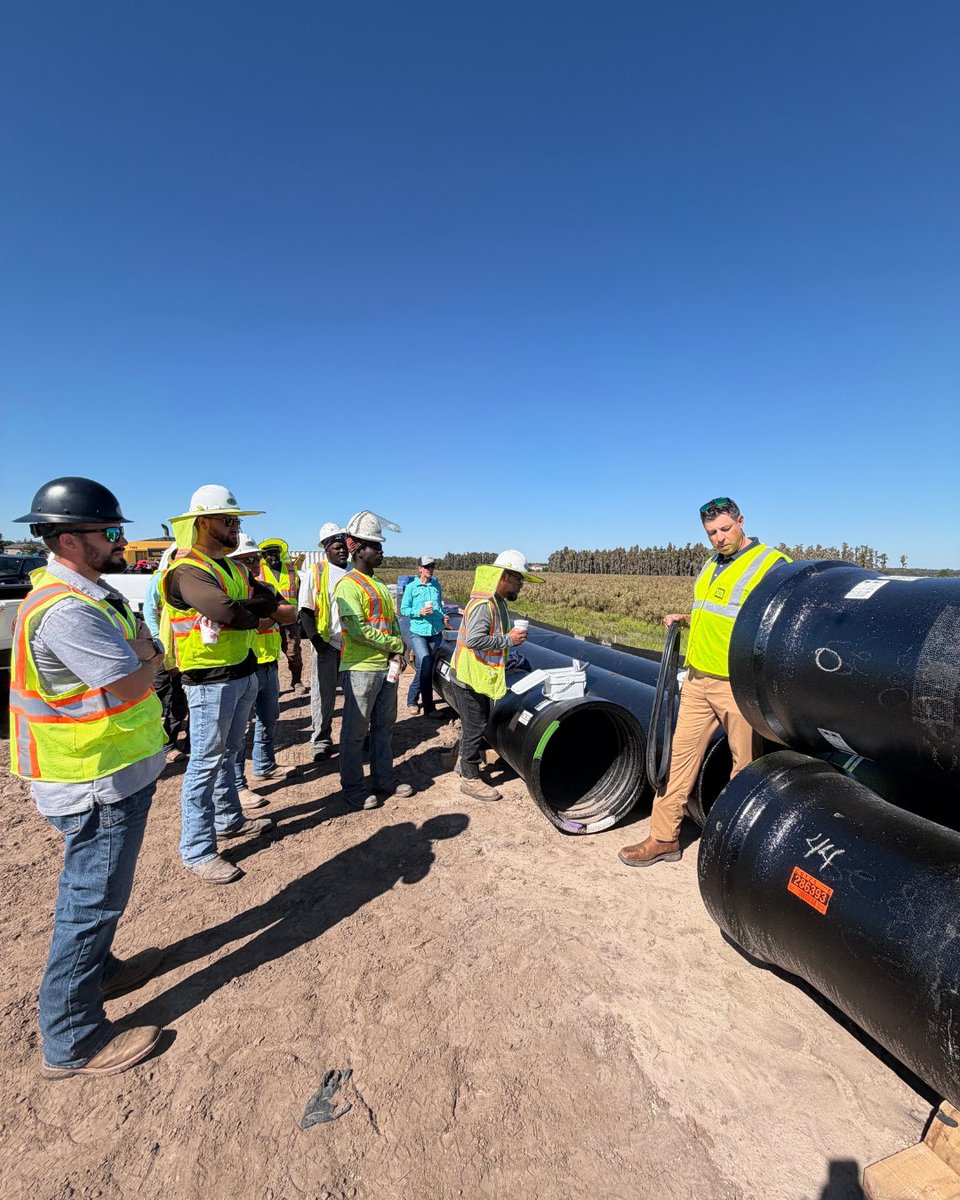 USPipe1899's tweet image. Our team trained 20+ crew members on HDSS joint installation and guided them through pulling our pipe through casing under the roadway. We love getting into the field to share our expertise and help customers understand how our products can elevate their next project. #uspipe