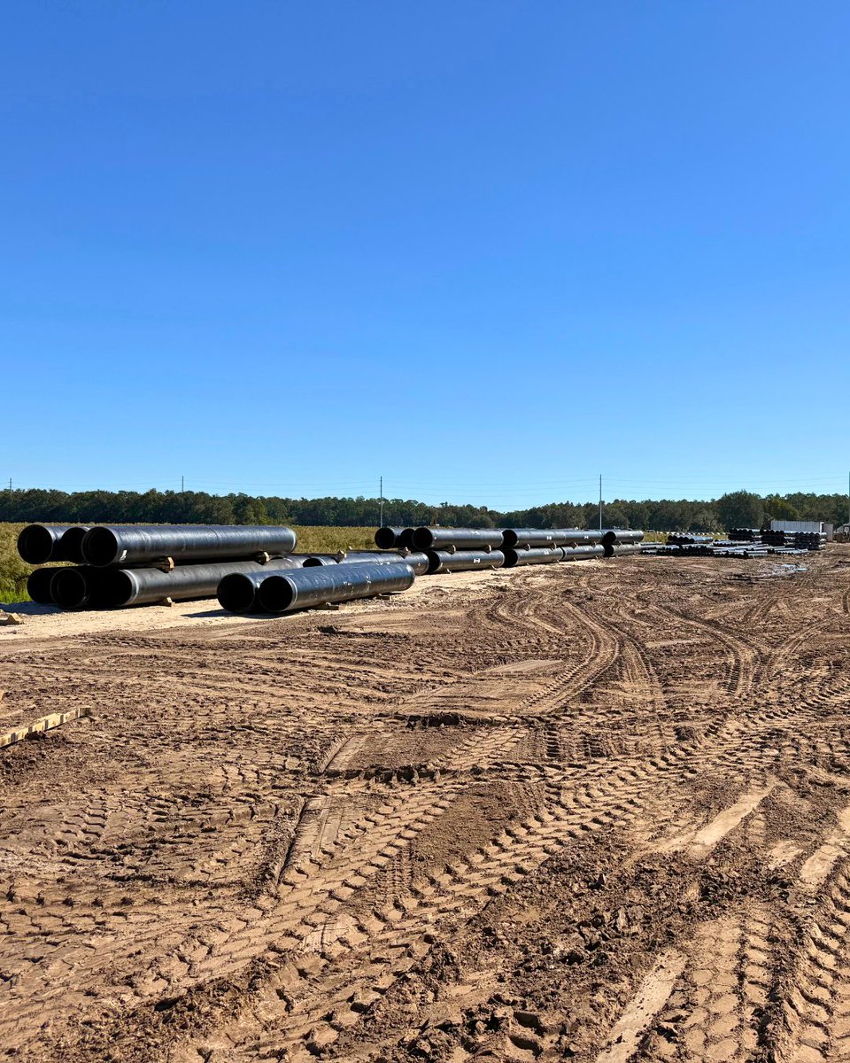 USPipe1899's tweet image. Our team trained 20+ crew members on HDSS joint installation and guided them through pulling our pipe through casing under the roadway. We love getting into the field to share our expertise and help customers understand how our products can elevate their next project. #uspipe