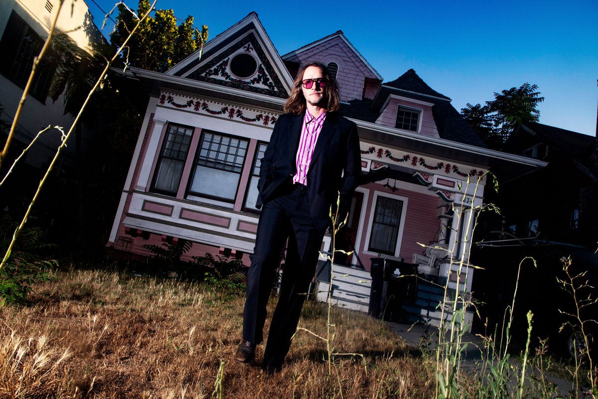 The final single, “In The Hollow,” has arrived ahead of <a href="/crashdangdoodle/">crash richard</a>'s new album, Sensitive Devil, out on Friday. 😈 We can’t wait for you hear hear the album!!

Have you pre-ordered the record yet?!

Photo by Jaxon Whittington

Listen: stem.ffm.to/inthehollow