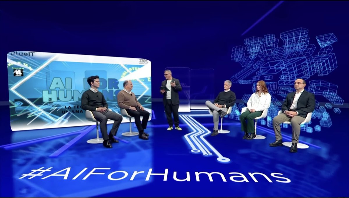JacopoFortino's tweet image. &quot;Nessuno innova da solo, l&apos;innovazione è frutto di un ambiente e di una collaborazione&quot; - @framarin, fondatore di @DigitalicMag

#AIForHumans #adv
Live: bit.ly/ai-for-humans2…