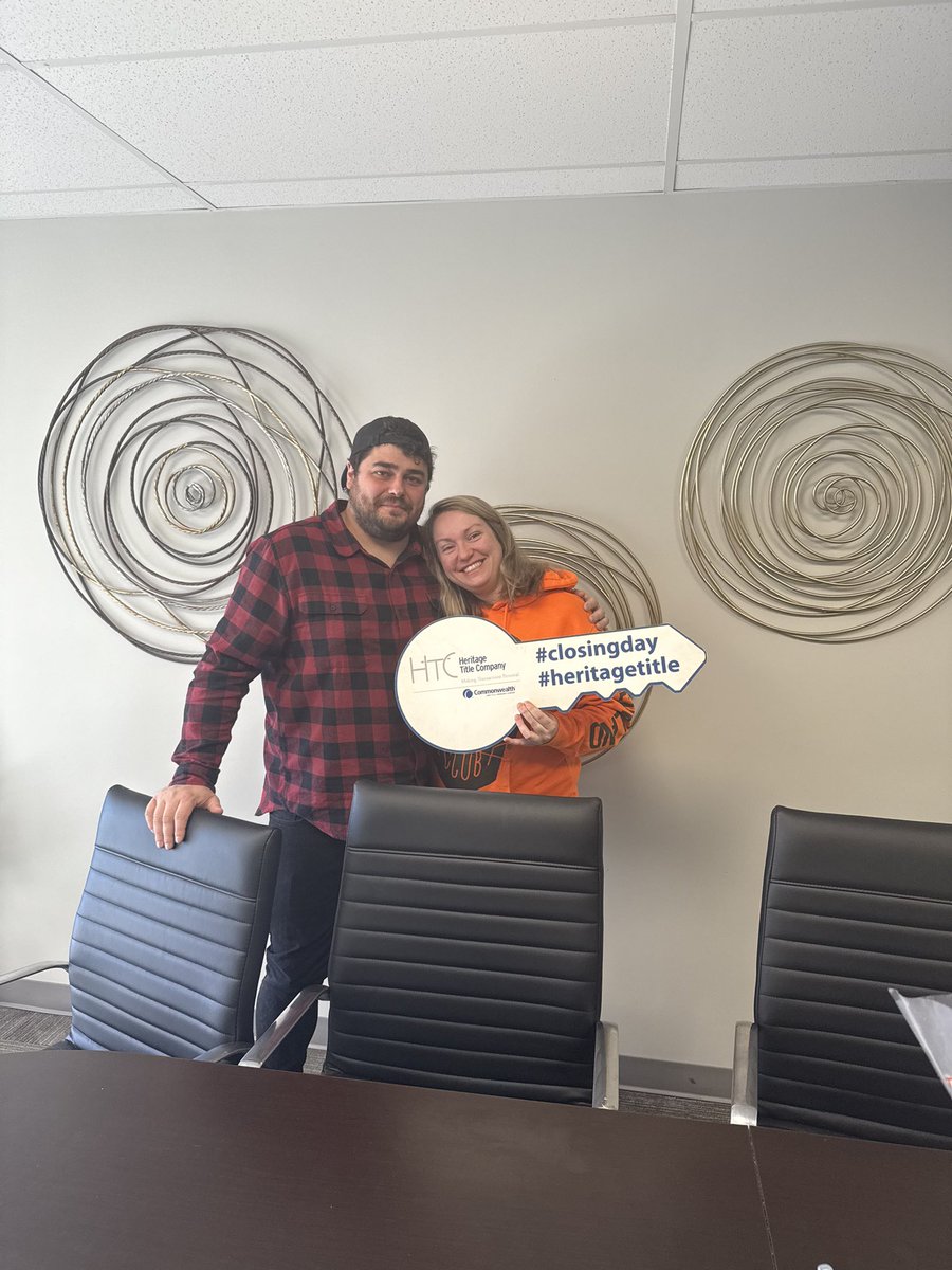 ashleyroybal's tweet image. Welcome home 🏡!! Daughter’s new house! Thanks for using me as your agent! #realtor #coloradorealestate #broker #realestateagent