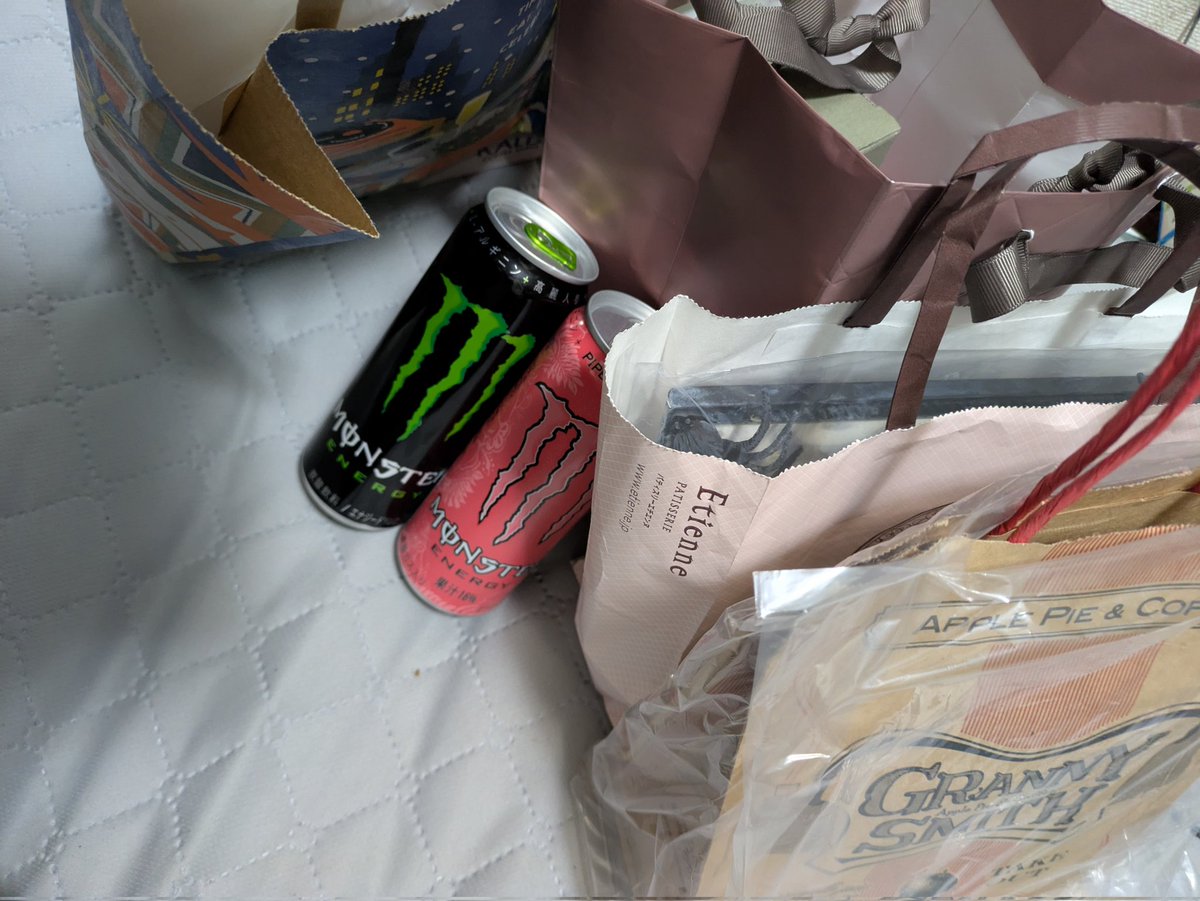 本当に、本当に幸せな1日でした

今日また1つ、ミュージシャンとして、ギタリストとして、少しくらいは成長出来たのかなと

色々と書きたいこともRPも連絡もしたいんですが、さすがに充電切れなので今日だけは泥のように眠ります

俺のわがままを叶えてくれて、皆さんありがとうございました