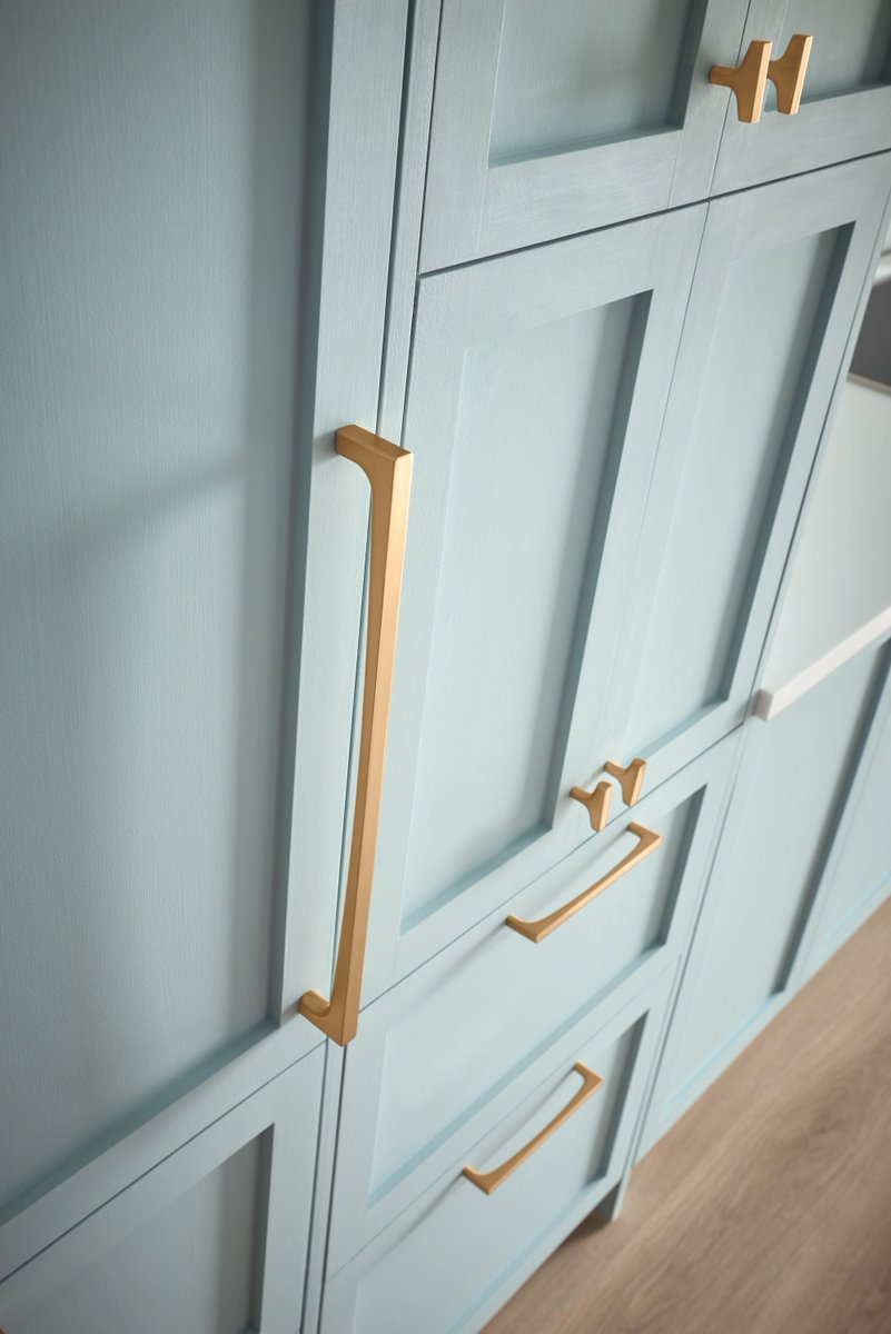 TopKnobs's tweet image. In a year defined by creativity and individuality, decorative hardware has taken center stage.  

Click the link below for a highlight of the most loved collections of the year, each one perfectly encapsulating the evolution of design. ✨ 
blog.topknobs.com/top-knobs-most…