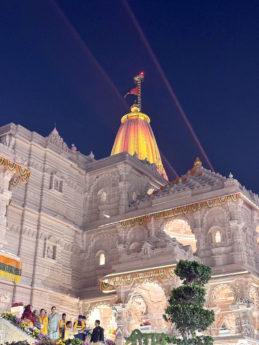 myogiadityanath's tweet image. पिछले 500 वर्षों में साम्राज्य बदले, पीढ़ियां बदलीं, किंतु आस्था अडिग रही...

जय श्री राम।