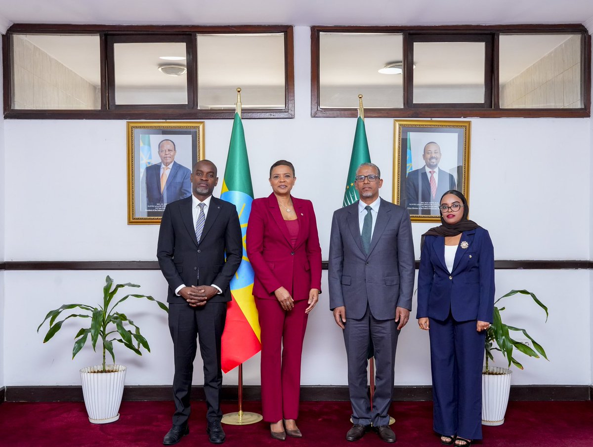 BerhanuTsegaye's tweet image. ኢትዮጵያ እና ሀይቲ ትልቅ ትርጉም ያለውና ረዥም ዘመን ያስቆጠረ ጥልቅ የሆነ ወዳጅነታዊ ትስስርን የሚጋሩ  አገራት ናቸው። ሀይቲ በአዲስ አበባ ኤምባሲ ለመክፈት ላሳለፈችው ውሳኔ የኢትዮጵያ መንግስት ከፍተኛ አድናቆት አለው።በዛሬው እለት በሀይቲ…