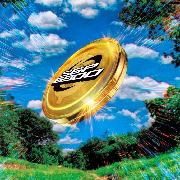 豊かな緑の野原の上を鮮やかな空に舞い上がるGolden SPX6900ミームコイン